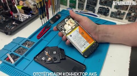 Кадр из видео: Замена экрана POCO M5 | Установка оригинального дисплейного модуля с гарантией 🔧