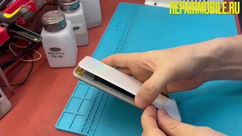 Кадр из видео: Ремонт Samsung Galaxy A70 замена стекла