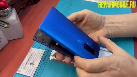Кадр из видео: Ремонт Oneplus 8 pro замена стекла отдельно от дисплея