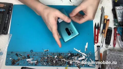 Кадр из видео: Замена стекла oneplus 8 pro отдельно от дисплея