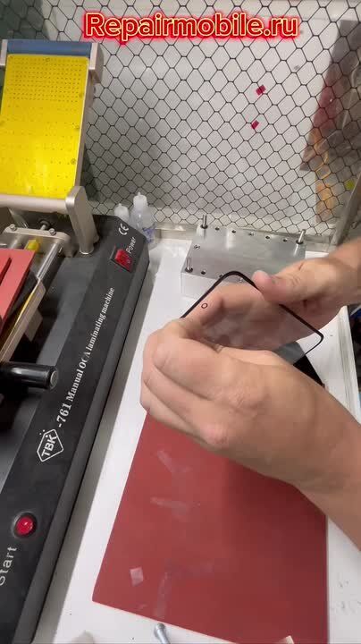 Кадр из видео: Google Pixel 9a: Ювелирная замена стекла отдельно от матрицы